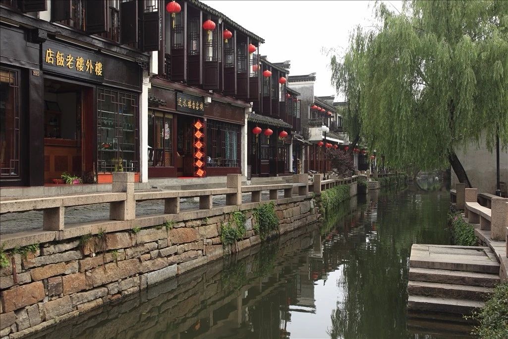 古鎮(zhèn)最美季節(jié)，你就是畫中人