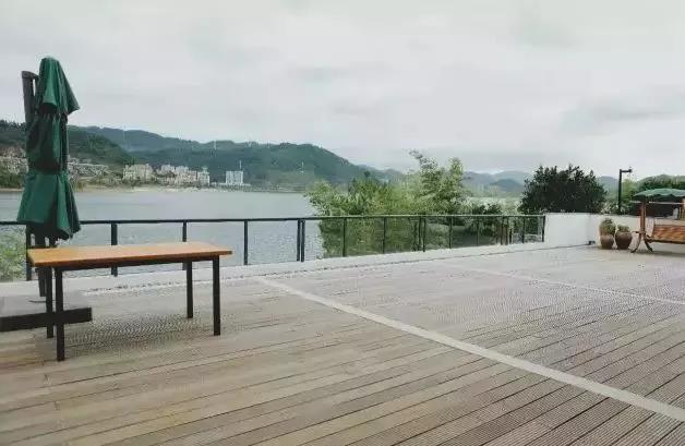 10家遺世獨立的湖畔民宿，感受盛夏的一股清涼