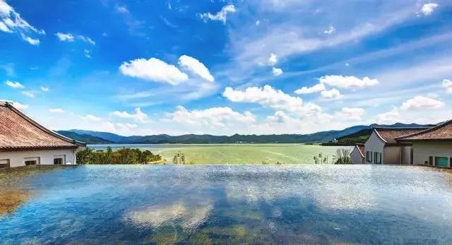 10家遺世獨立的湖畔民宿，感受盛夏的一股清涼