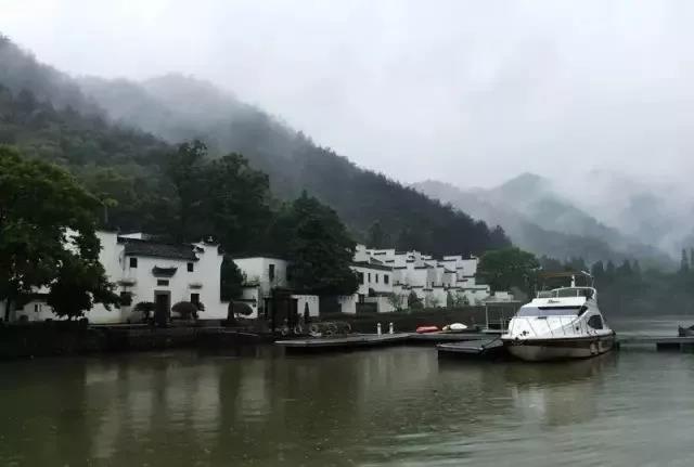 10家遺世獨立的湖畔民宿，感受盛夏的一股清涼