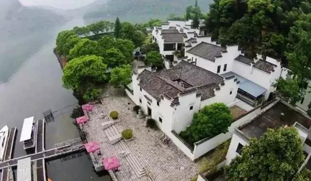 10家遺世獨立的湖畔民宿，感受盛夏的一股清涼