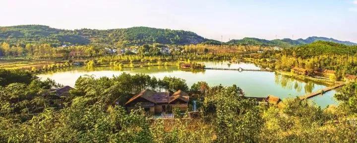 10家遺世獨立的湖畔民宿，感受盛夏的一股清涼