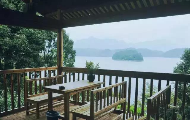 10家遺世獨立的湖畔民宿，感受盛夏的一股清涼