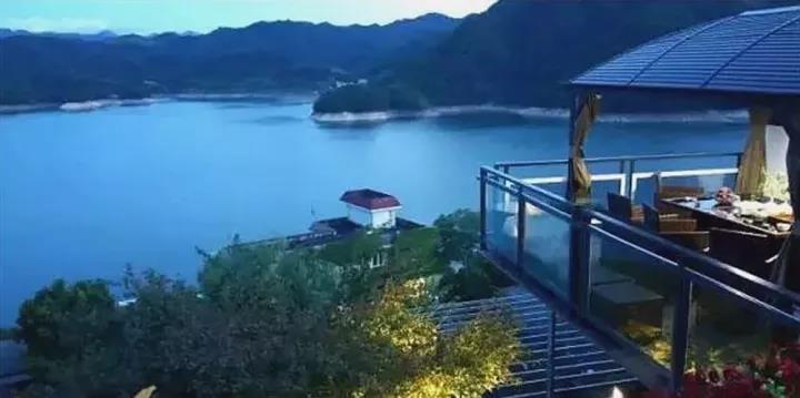 10家遺世獨立的湖畔民宿，感受盛夏的一股清涼