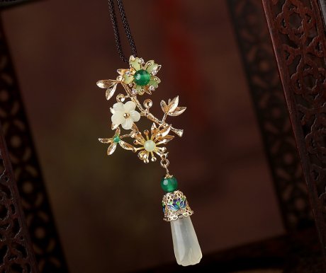 玉蘭花吊墜項(xiàng)鏈，清新岫玉毛衣鏈