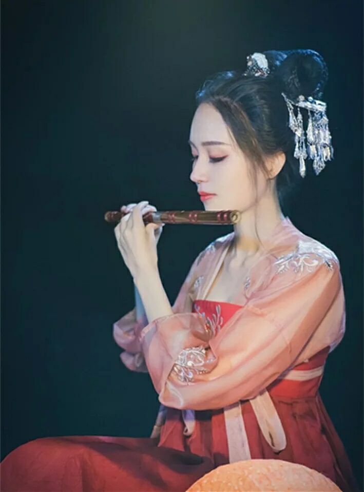 四款清淡平易交領(lǐng)漢服，瀟灑飄逸漢服圖片