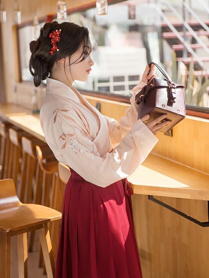 行香子中國(guó)風(fēng)漢服，優(yōu)雅絕代風(fēng)華