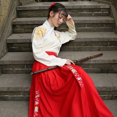 古風俠女漢服，龍紋羿射中國紅漢服