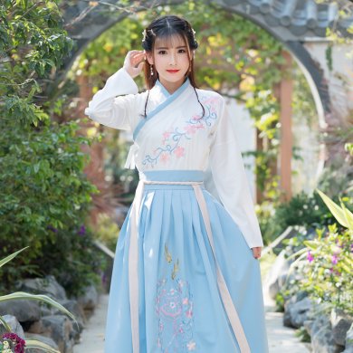 藍白古裝繡花漢服，改良漢服斜交齊腰襦裙