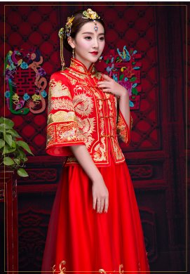 紅色中袖中式禮服，復(fù)古中國(guó)風(fēng)新娘禮服
