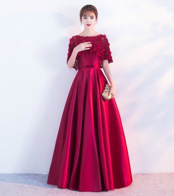 時尚中國風中式禮服，紅色蕾絲花朵晚禮服