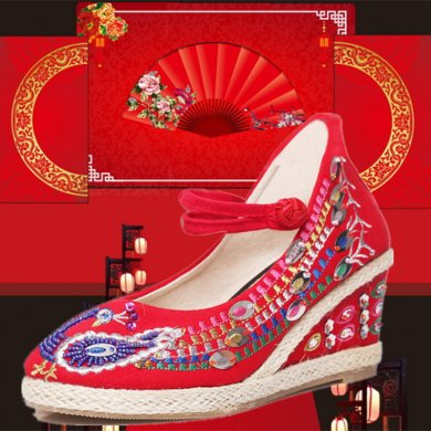 坡跟系帶繡花鞋，中式婚鞋