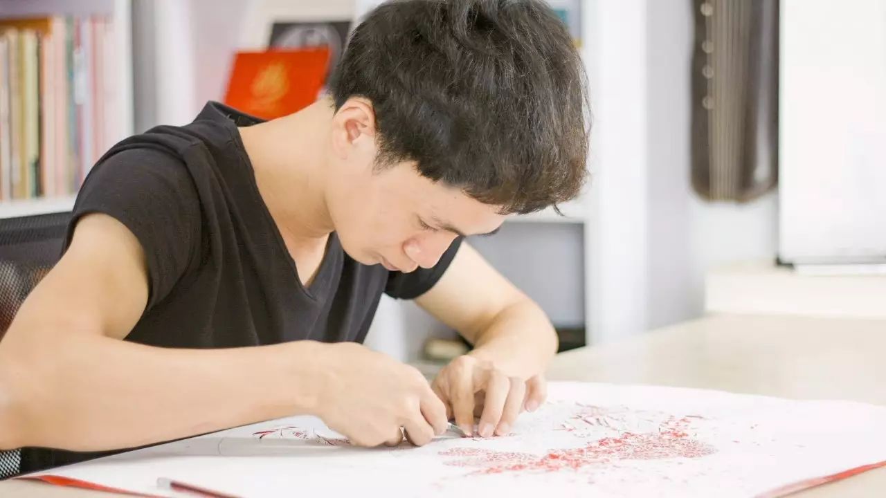 剪紙藝術(shù)作品：一次鏤空一根線條的信仰！
