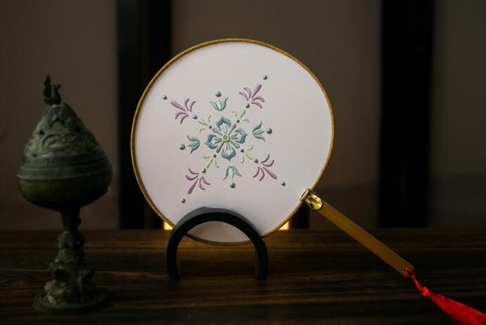 三款國色芳華刺繡團扇，周邊流蘇古典扇子