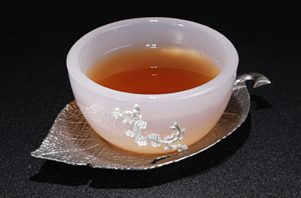 白瓷白玉茶杯，鑲銀功夫茶具