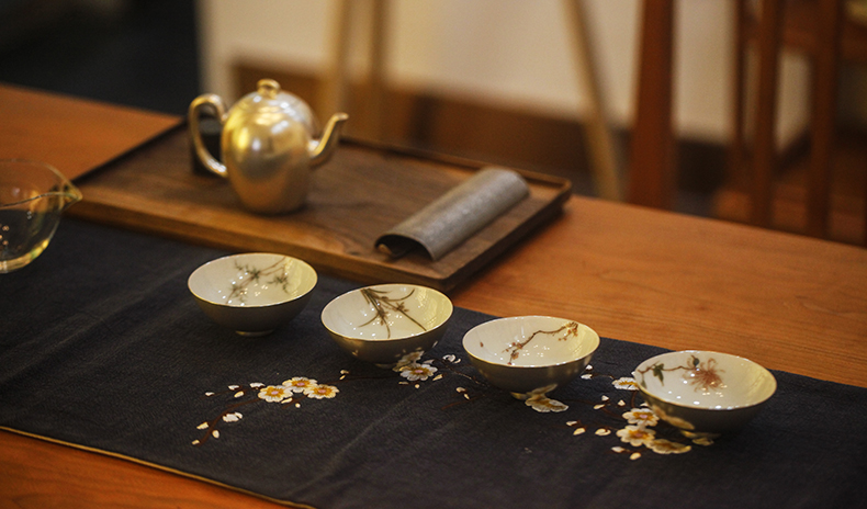 中國風(fēng)梅蘭竹菊鎏銀茶具套裝
