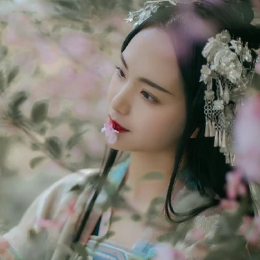 花香滿溢女生頭像，唯美古風真人頭像