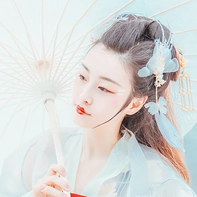 羽仙帶傘女生頭像，唯美古風(fēng)真人頭像