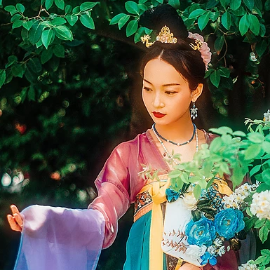 多彩花團(tuán)扇女生頭像，唯美古風(fēng)真人頭像