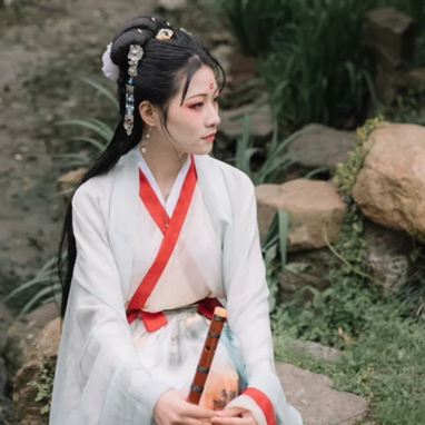 文藝春風(fēng)女生頭像，唯美古風(fēng)真人頭像