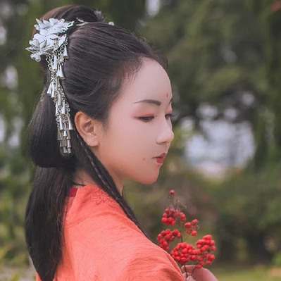 紅豆相思紅衣女生頭像，唯美古風真人頭像