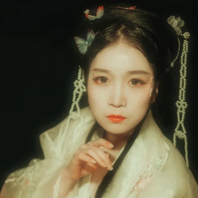 月夜蓮燈女生頭像，唯美古風(fēng)真人頭像