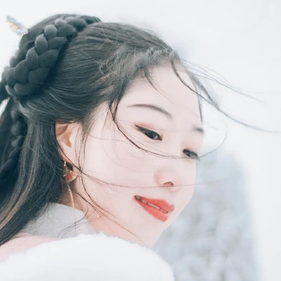 白雪紛飛女生頭像，唯美古風(fēng)真人頭像