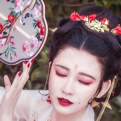 嬌艷朱紅女生頭像，唯美古風(fēng)真人頭像
