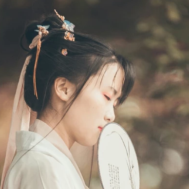淡雅清新文藝帶團扇女生頭像，唯美古風頭像