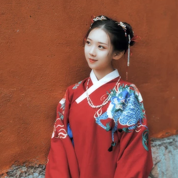 古典紅衣漢服帶團(tuán)扇女生頭像，唯美古風(fēng)頭像
