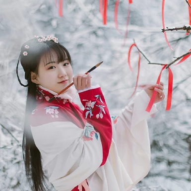 冰雪天地紅衣女生頭像，唯美古風(fēng)真人頭像