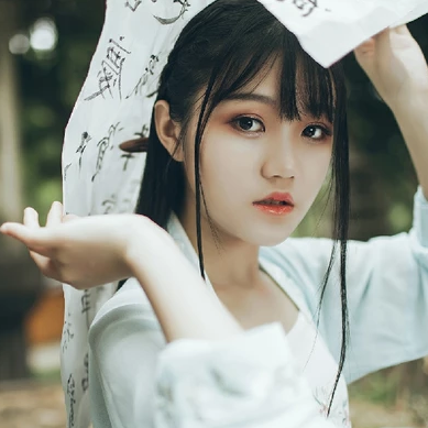 清新雅潔文藝女生頭像，唯美古風真人頭像
