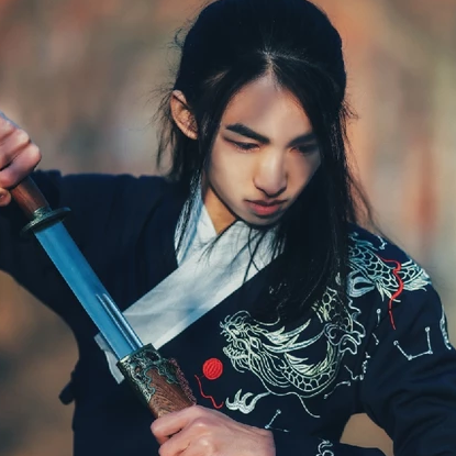 霸氣帶兵器男生頭像，唯美古風(fēng)真人頭像