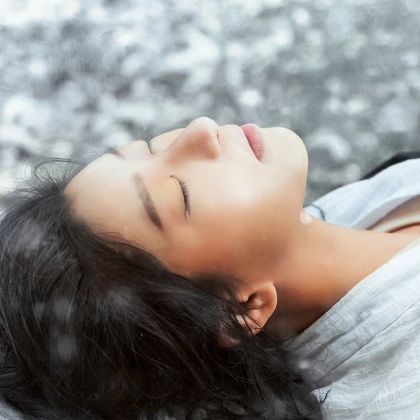 雪地霸氣喝酒女生頭像，唯美古風(fēng)真人頭像