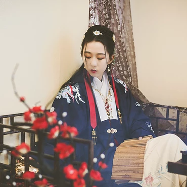 書(shū)香氣息女生頭像，唯美古風(fēng)真人頭像
