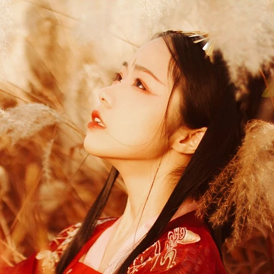 紅衣彈琵琶思念女生頭像，唯美古風(fēng)真人頭像