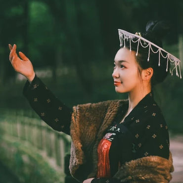 優(yōu)雅時尚女生頭像，唯美古風真人頭像