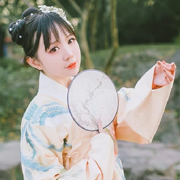 清新可愛帶團(tuán)扇女生頭像，唯美古風(fēng)真人頭像