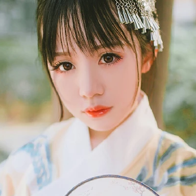 清新可愛(ài)帶團(tuán)扇女生頭像，唯美古風(fēng)真人頭像