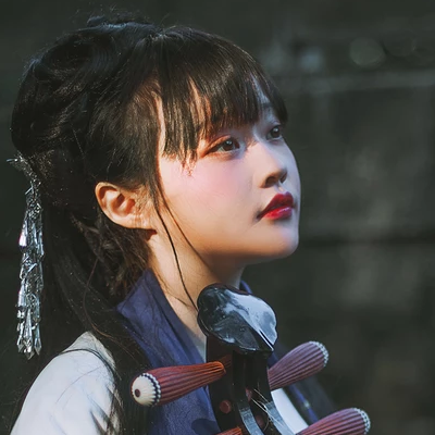 文藝帶樂器女生頭像，唯美古風(fēng)真人頭像