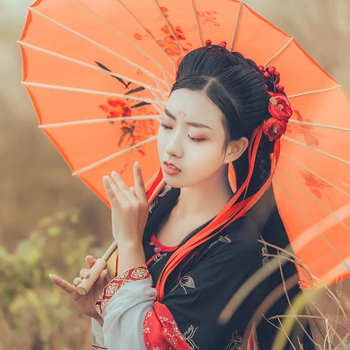 紅妝帶紅傘女生頭像，唯美古風(fēng)真人頭像