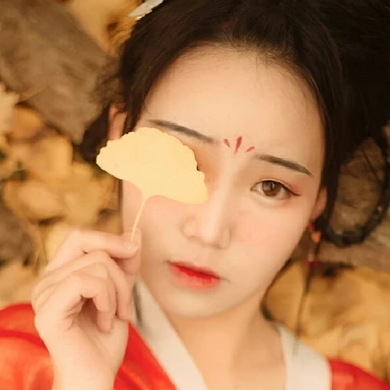 楓葉秋意文藝女生頭像，唯美古風真人頭像