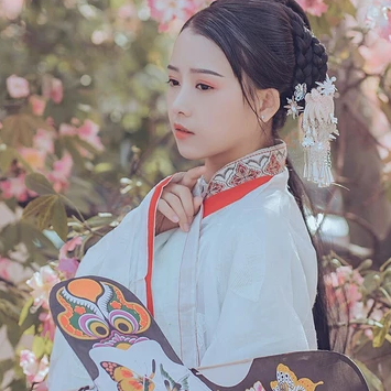 粉色木棉花少女頭像，唯美古風真人頭像