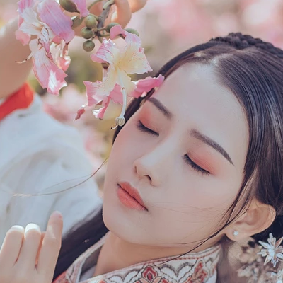 粉色木棉花少女頭像，唯美古風真人頭像