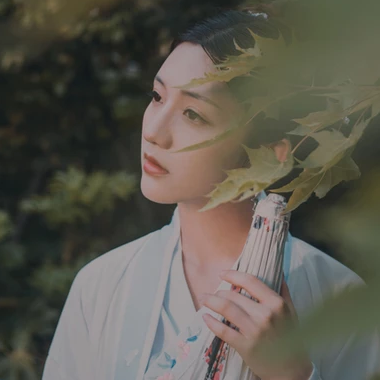 文藝帶團(tuán)扇女生頭像，唯美古風(fēng)真人頭像