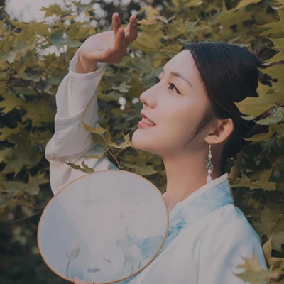 文藝帶團(tuán)扇女生頭像，唯美古風(fēng)真人頭像