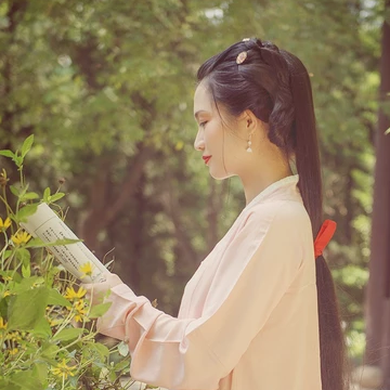 文藝清新帶團扇女生頭像，唯美古風真人頭像