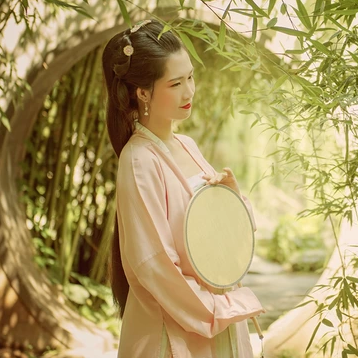 文藝清新帶團扇女生頭像，唯美古風真人頭像