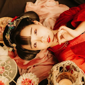 妖艷紅衣女生頭像，唯美古風(fēng)真人頭像