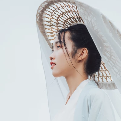 白衣俠客喝酒女生頭像，唯美古風(fēng)真人頭像